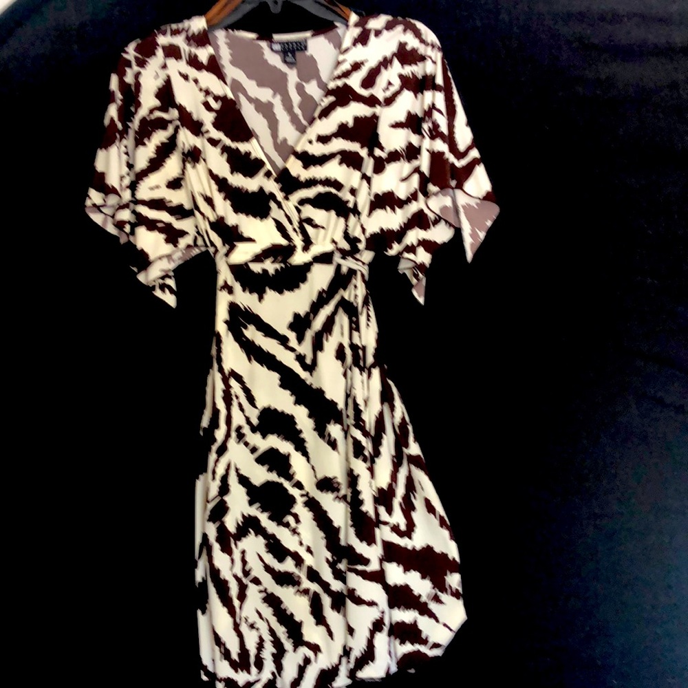 Beautiful spring summer animal print dress. Perfect for a day out on the town!